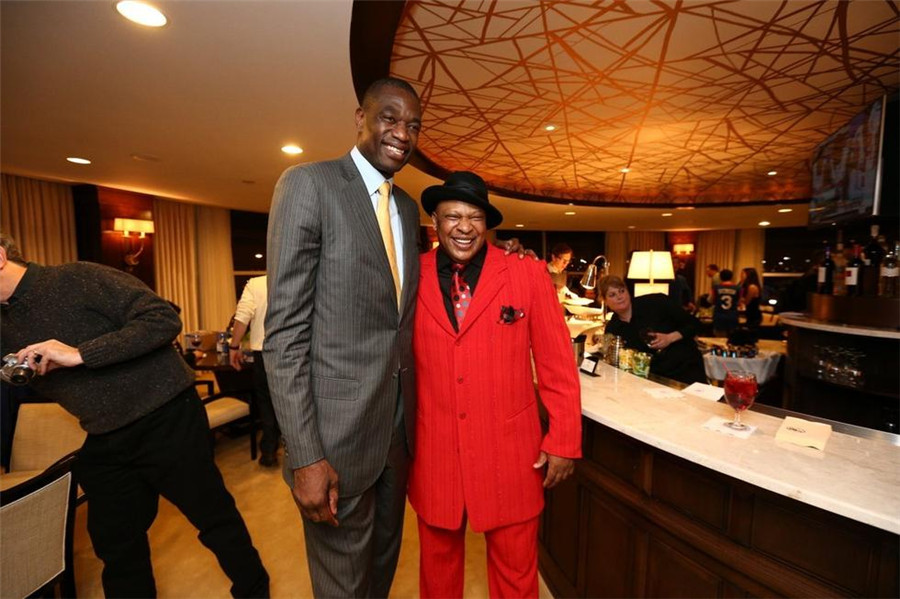 洲赛场站稳 洲赛场站稳